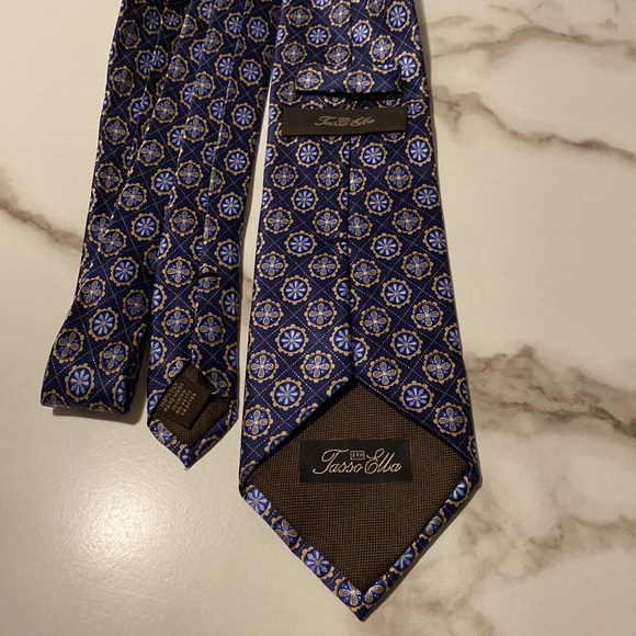Tasso Elba Blue and Gold 100% Silk Neck Tie - Picture 4 of 5